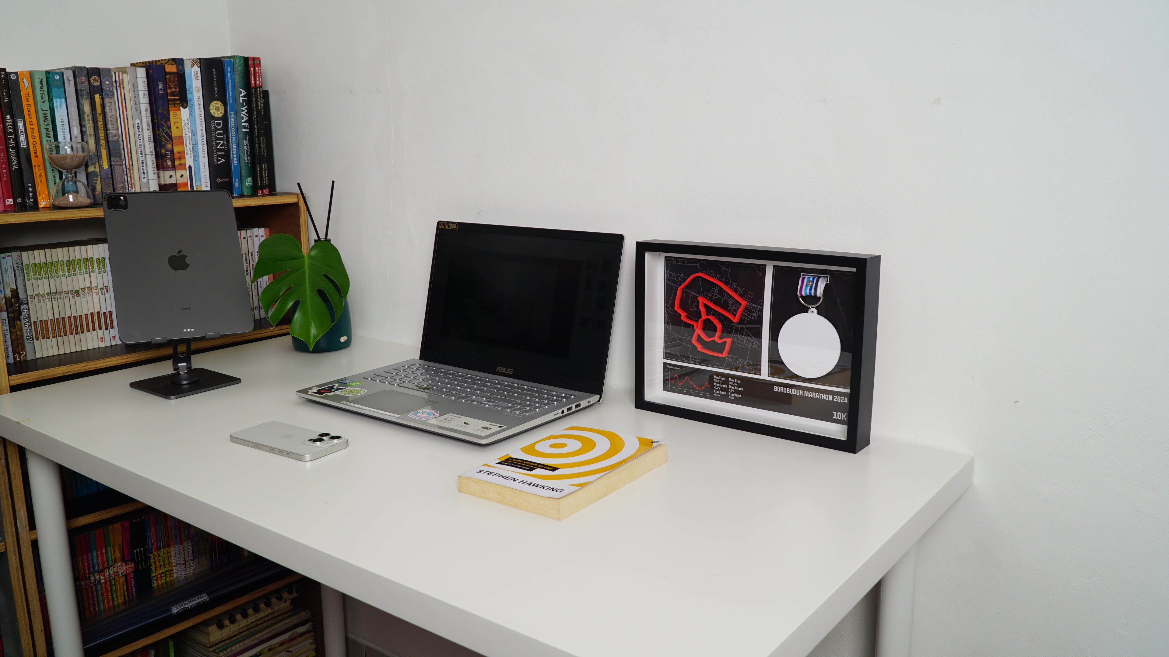 Ji Eun Studio - Medal Display Frame 3D Race Route Map Poster Bormar 10K on Desk